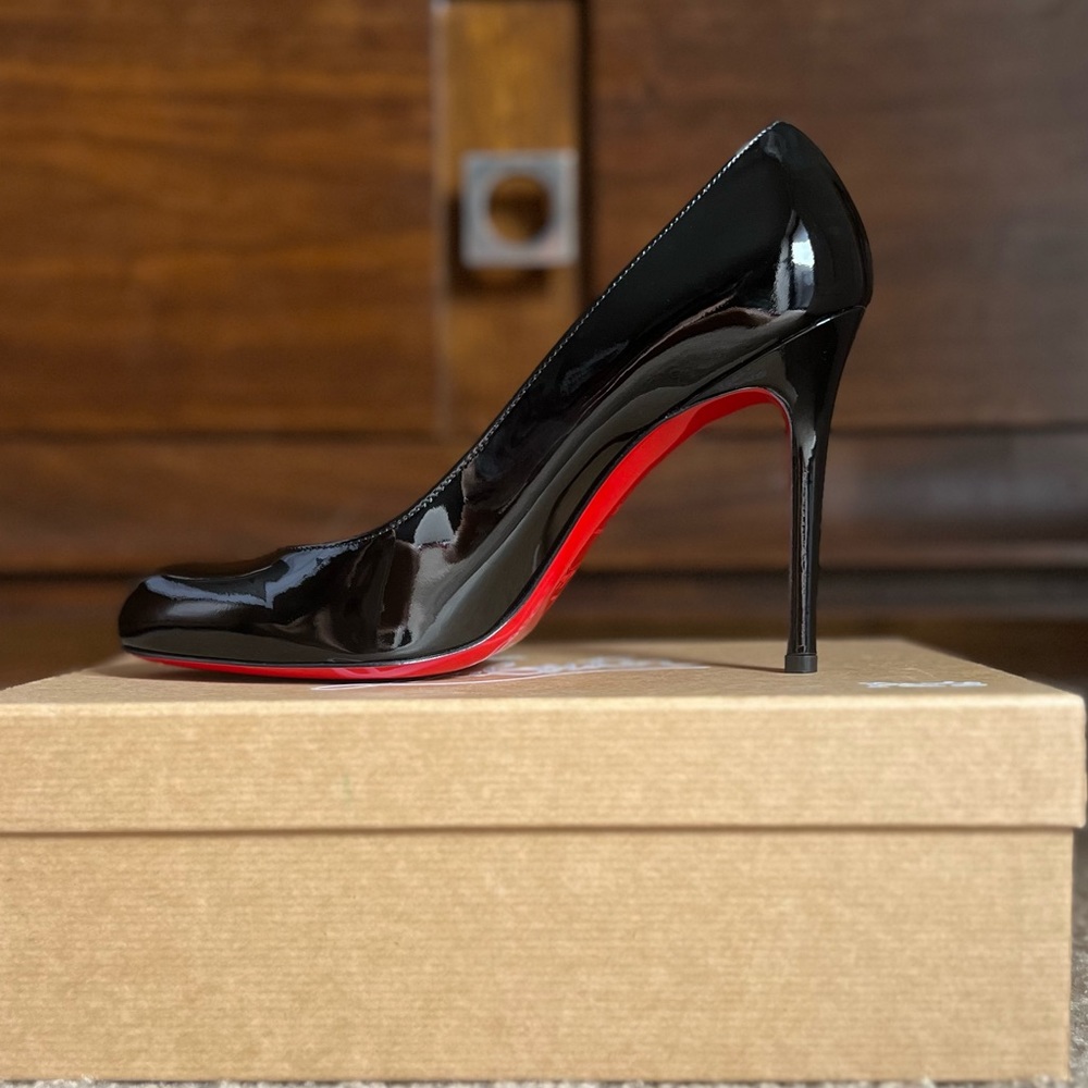 ⛔️SOLD⛔️ AUTHENTIC NWT Christian Louboutin Black Leather Heels. Size EUR 39.5